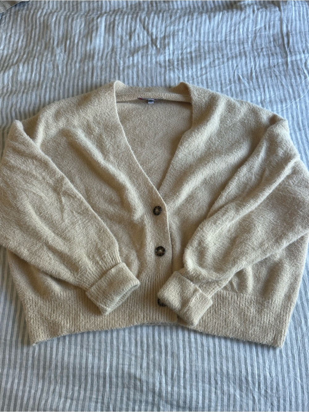 Urban Outfitters Cream V-Neck Button Front Cardigan Sweater